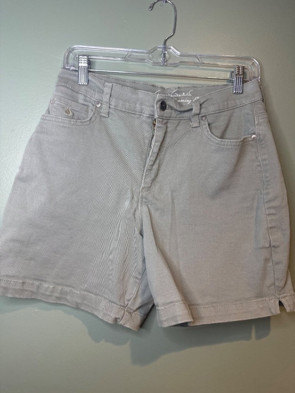 Gloria Vanderbilt Women’s 6 Green Colored Denim Shorts Cotton Slimming Casual